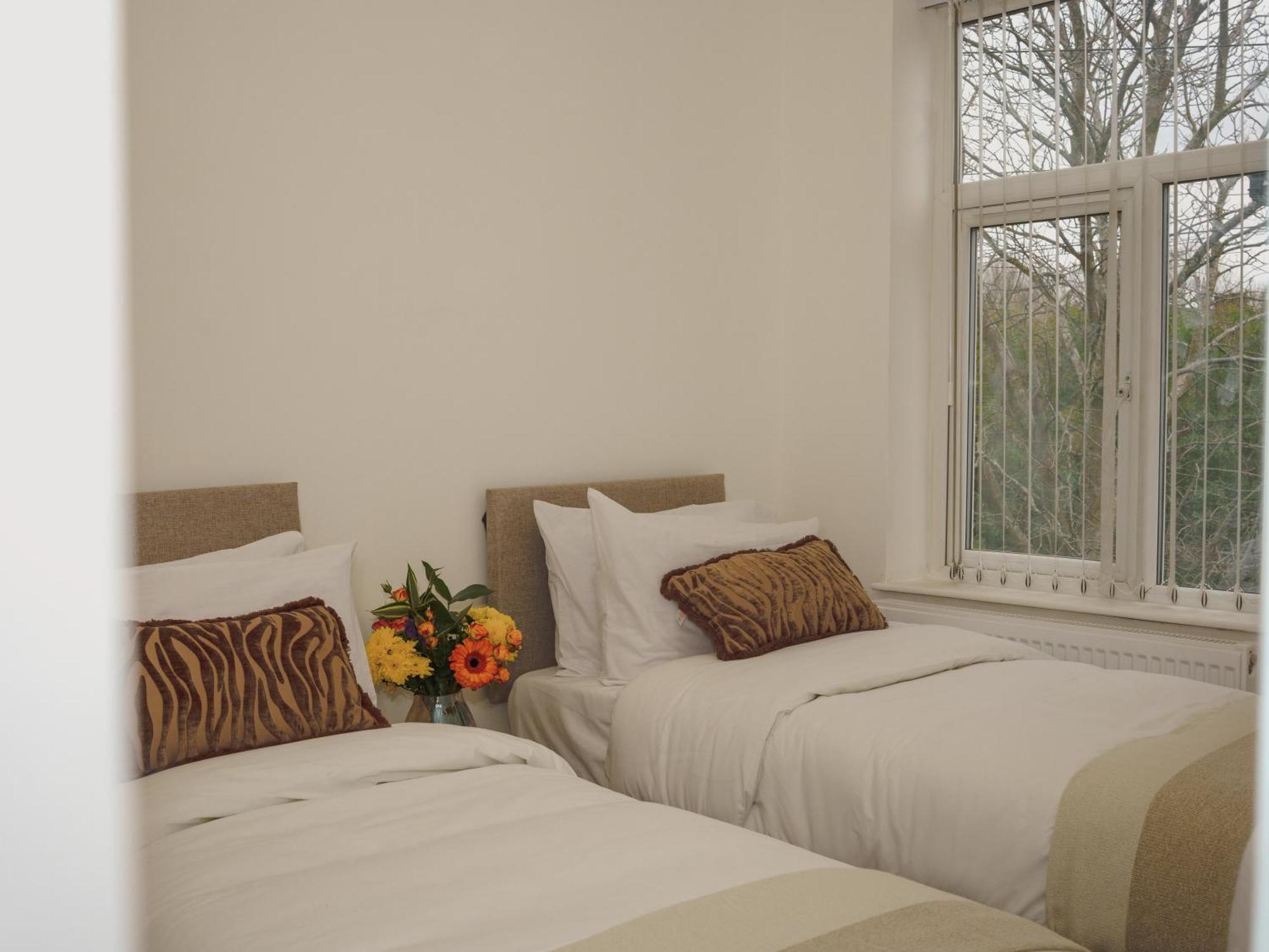 Holiday home Citycharmms- Entire Near Etihad Stadium