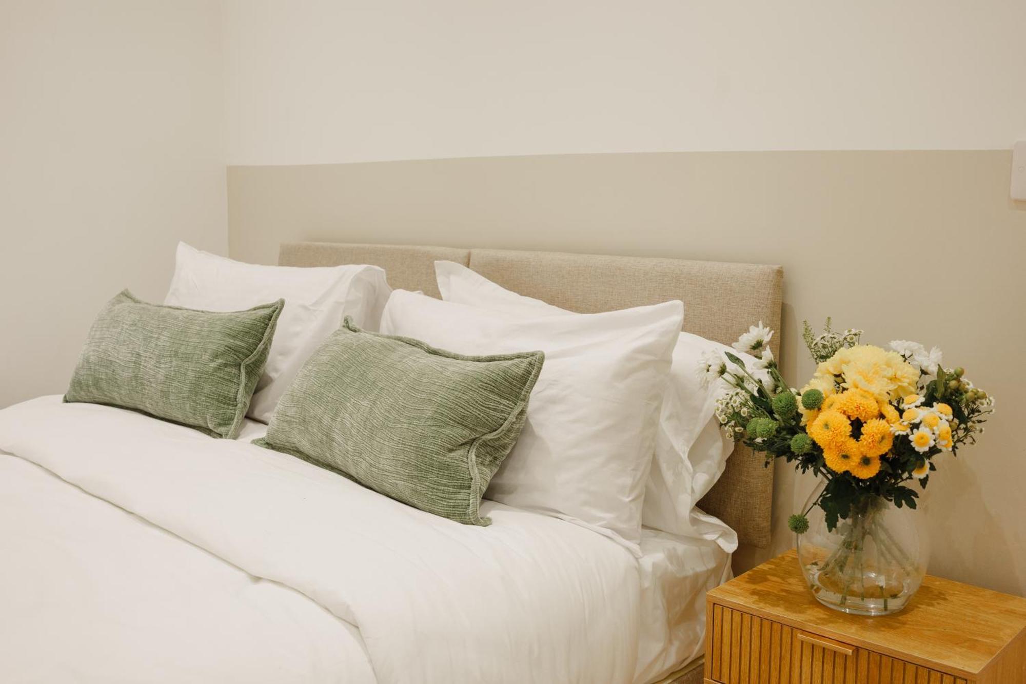 Citycharmms- Entire Near Etihad Stadium Holiday home *
